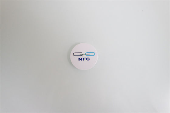 Πλαστική NFC RFID συχνότητα καρτών 213 13.56mhz του ISO 14443A CR80